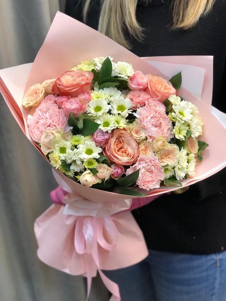 Букет нежные объятья в Нинах Букет цветов из: Гвоздики, Розы и Хризантемы в Нинах