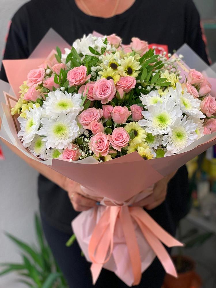 Букет юношеские грезы в Нинах Букет цветов из: Розы и Хризантемы в Нинах