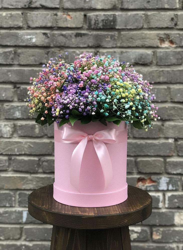 Композиция Яркие эмоции в Нинах Цветочная композиция из Гипсофила и Розы в шляпной коробке в Нинах