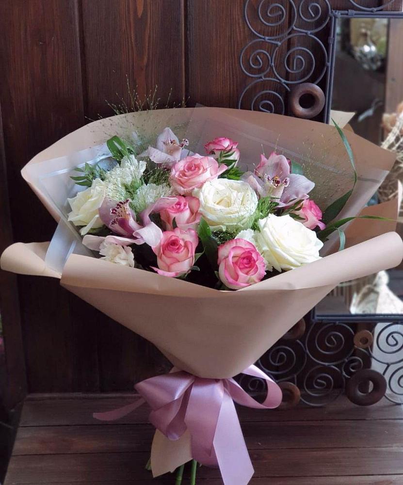 Букет цветов из: Гвоздики, Орхидеи, Розы и Хризантемы в Нинах