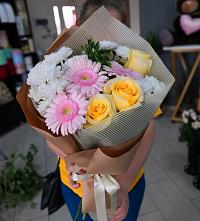 Букет цветов из:  Герберы, Розы и Хризантемы в Нинах