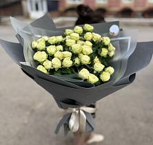 Букет Белые кустовые розы Солинеро в Нинах
