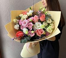 Букет цветов из:  Розы, Лизиантусы и Гвоздики #REPLACE_PRED# Нинах