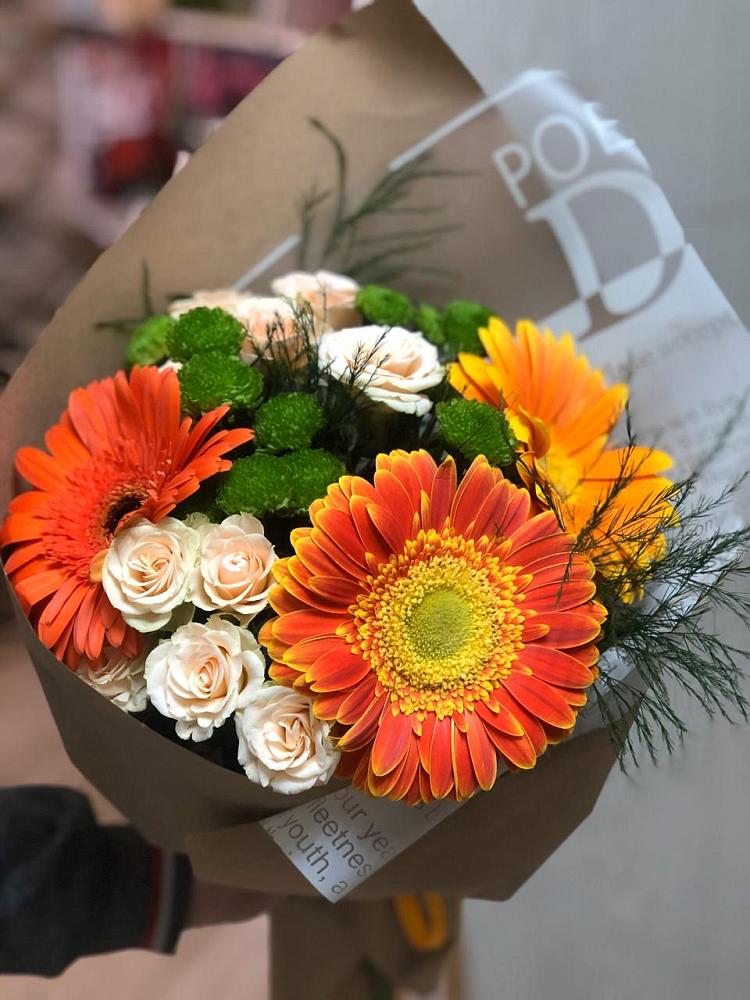 Букет желтый закат в Нинах Букет цветов из: Герберы, Хризантемы и Розы в Нинах