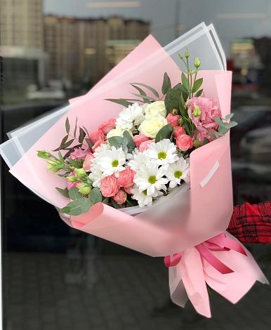 Букет цветов из: Розы, Лизиантусы и Хризантемы в Нинах